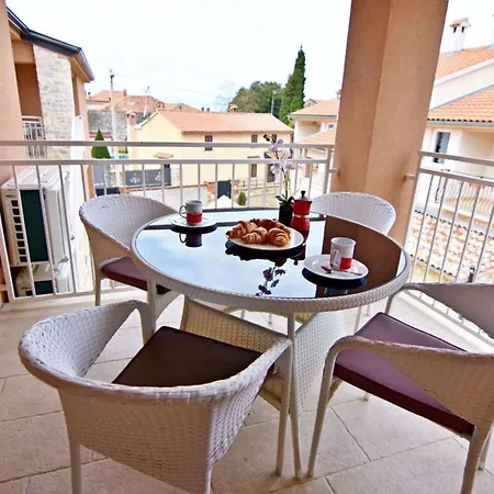 Modern Poolside Flat With Game Acess * Tar-Vabriga