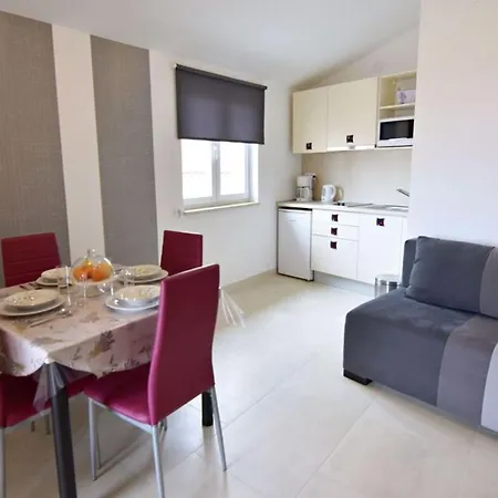 شقة Modern Poolside Flat With Game Acess *