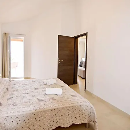 شقة Modern Poolside Flat With Game Acess