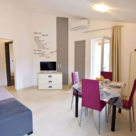 Modern Poolside Flat With Game Acess * Tar-Vabriga