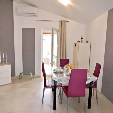 Appartement Modern Poolside Flat With Game Acess *