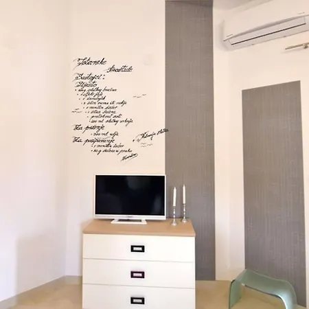 شقة Modern Poolside Flat With Game Acess *